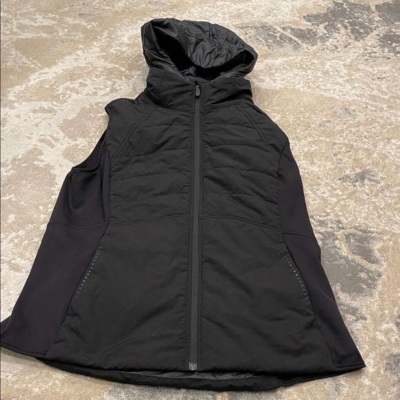 lululemon Another
Mile Vest Size 14 - Picture 3 of 16